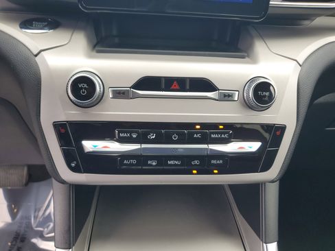 Used 2023 Ford Explorer XLT w/ Equipment Group 202A image 27