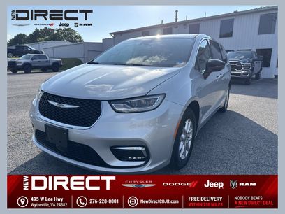 Used 2024 Chrysler Pacifica Touring-L
