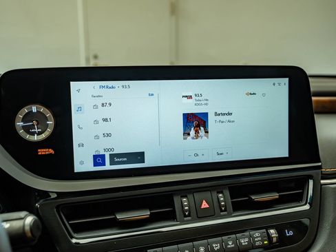 Certified 2025 Lexus ES 300h w/ Accessory Package (Z2) FWD image 26