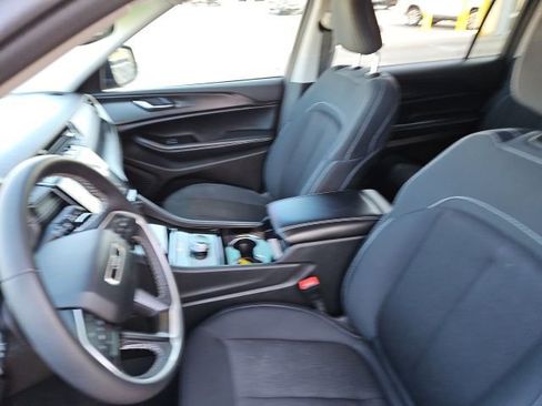 Used 2023 Jeep Grand Cherokee L Laredo image 14