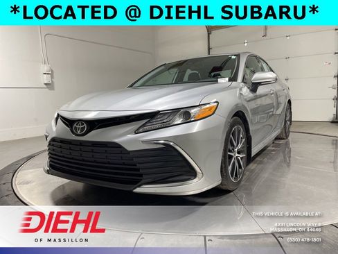 Used 2021 Toyota Camry XLE image 3