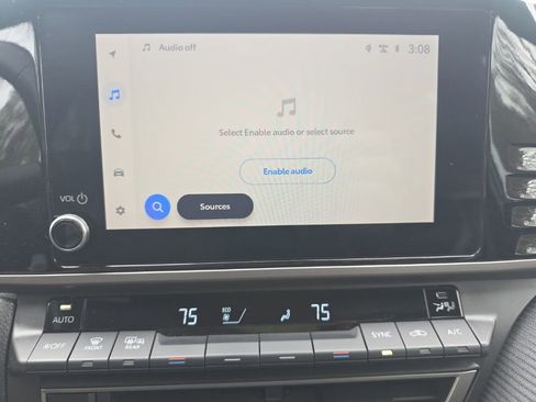 Used 2025 Toyota Camry SE image 30