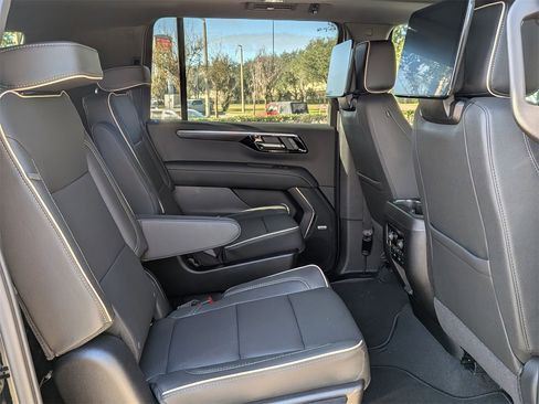 New 2026 Chevrolet Suburban Premier image 23