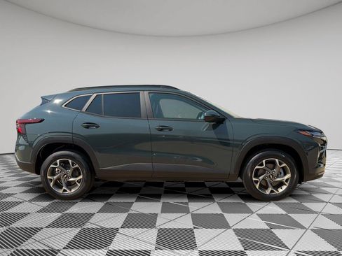 New 2026 Chevrolet Trax LT w/ LT Convenience Package FWD image 6