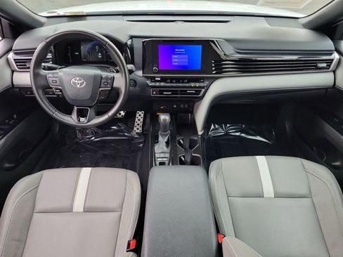 Used 2025 Toyota Camry SE FWD image 13