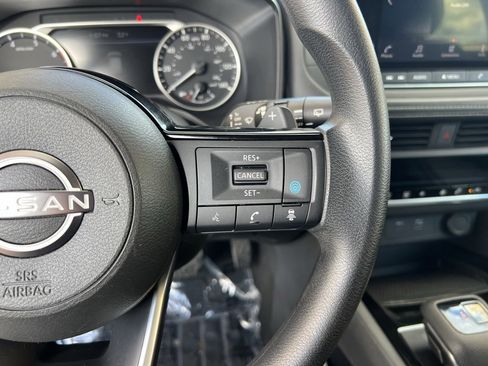 Used 2023 Nissan Rogue SV image 16