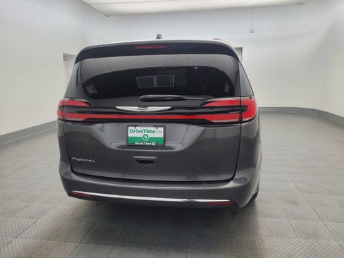 Used 2021 Chrysler Pacifica Touring FWD image 7