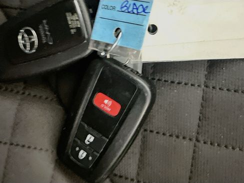 Used 2020 Toyota C-HR XLE FWD image 36