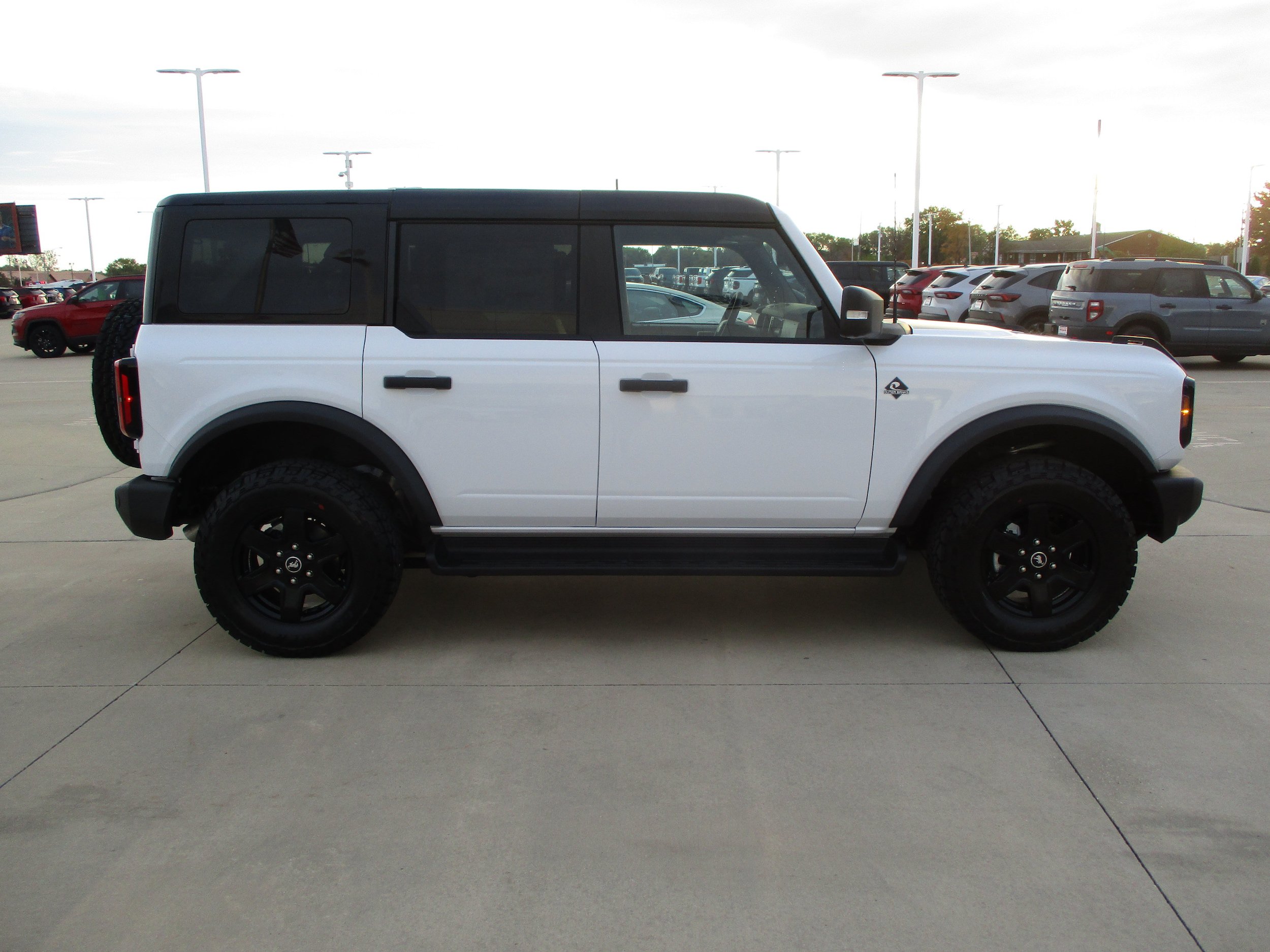 Used 2025 Ford Bronco Outer Banks AWD/4WD image 7