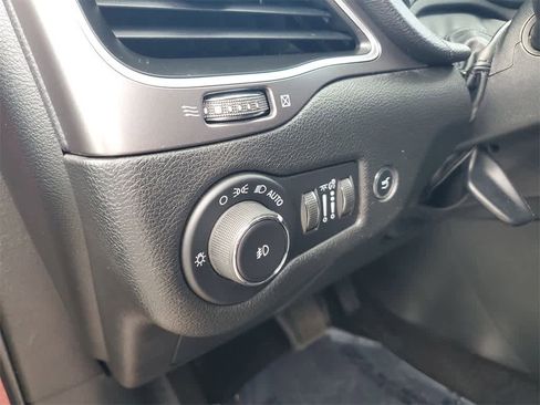 Used 2019 Jeep Cherokee Latitude Plus w/ Comfort/Convenience Group image 21