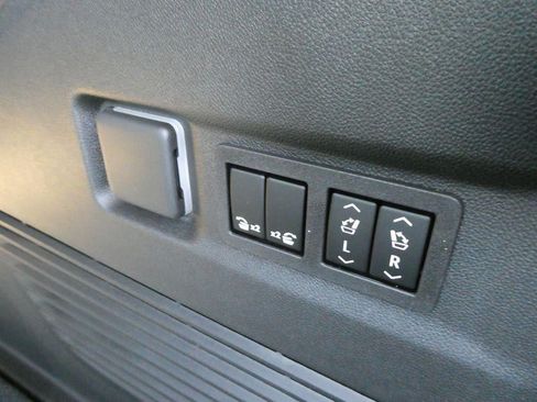 New 2026 Chevrolet Suburban High Country AWD/4WD image 14