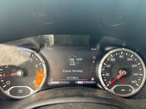 Used 2017 Jeep Renegade Latitude FWD image 18