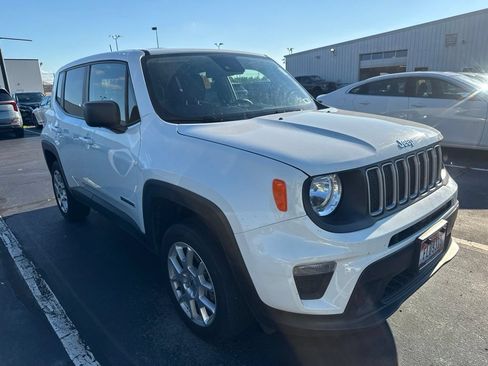 Used 2023 Jeep Renegade Latitude AWD/4WD image 2