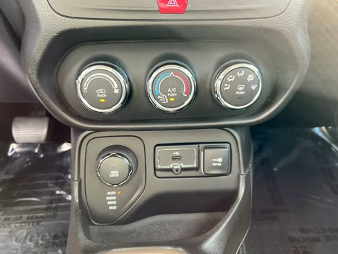 Used 2017 Jeep Renegade Sport w/ Power & Air Group AWD/4WD image 14