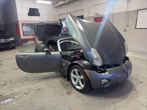 Used 2006 Pontiac Solstice Base w/ Premium Package image 7