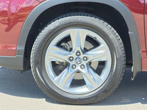 Used 2017 Toyota Highlander Limited AWD/4WD image 19