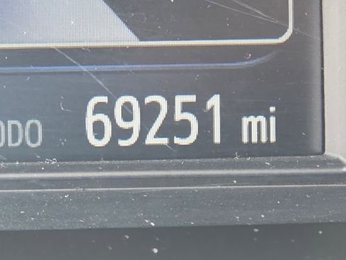Used 2017 Toyota Camry SE w/ Moonroof Package FWD image 25