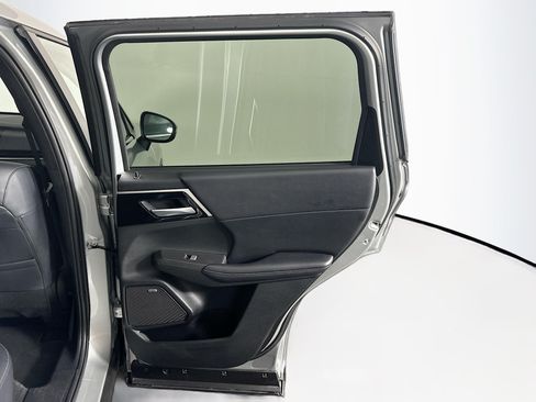 Used 2025 Mitsubishi Outlander SE FWD image 32