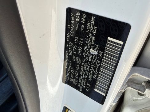 Used 2022 Hyundai Venue SE w/ Cargo Package FWD image 4