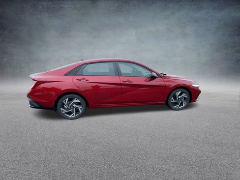 Used 2025 Hyundai Elantra Sport image 25