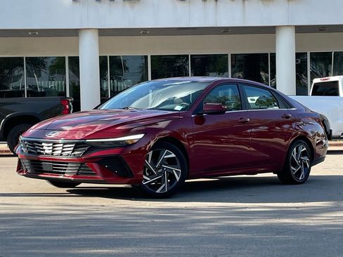 Used 2025 Hyundai Elantra SEL image 1