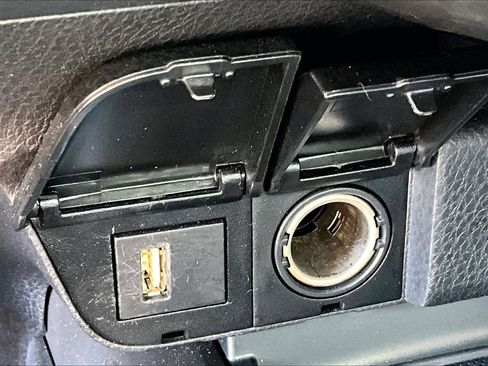 Used 2023 Toyota Camry SE w/ Convenience Package image 33