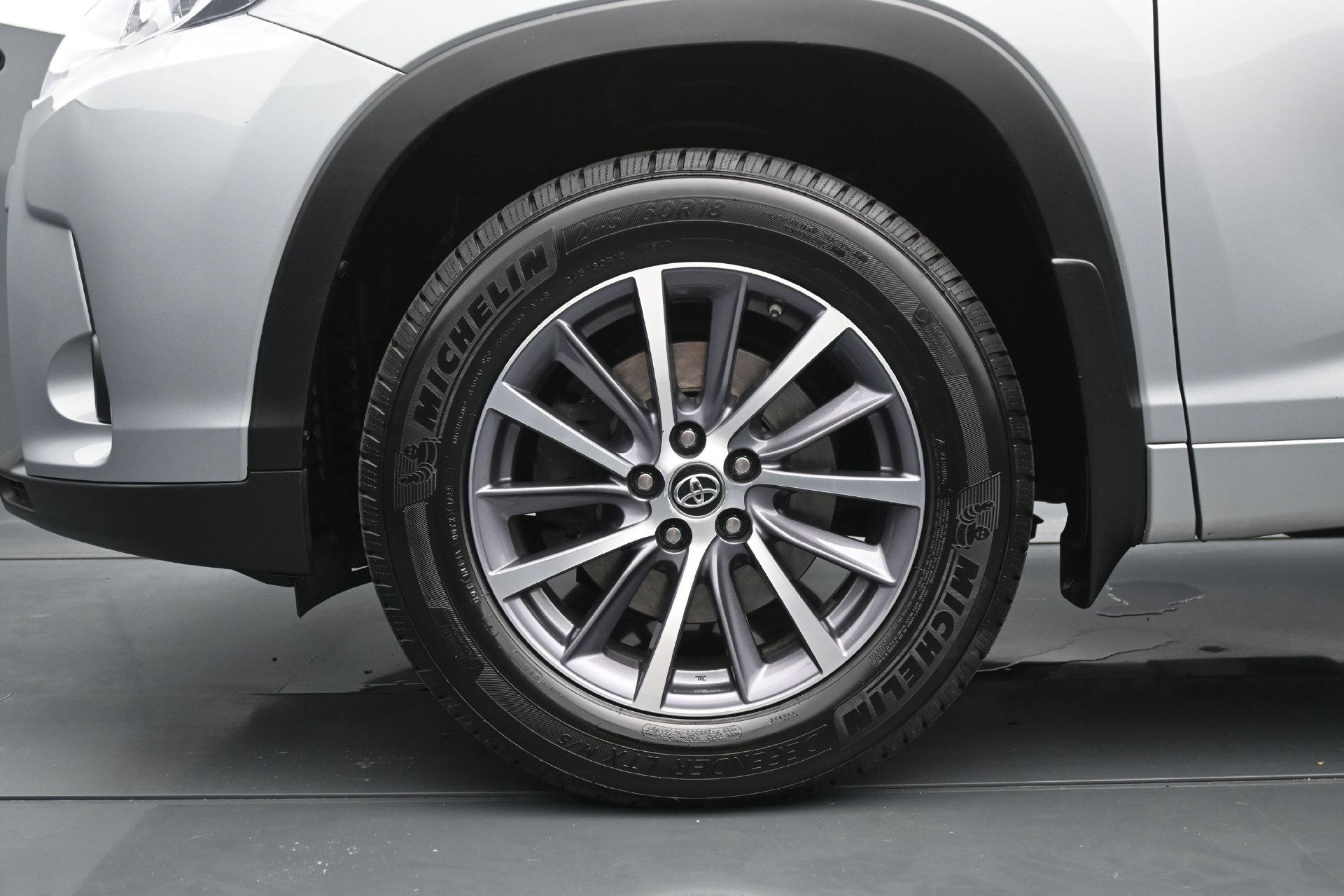 Used 2018 Toyota Highlander XLE AWD/4WD image 27