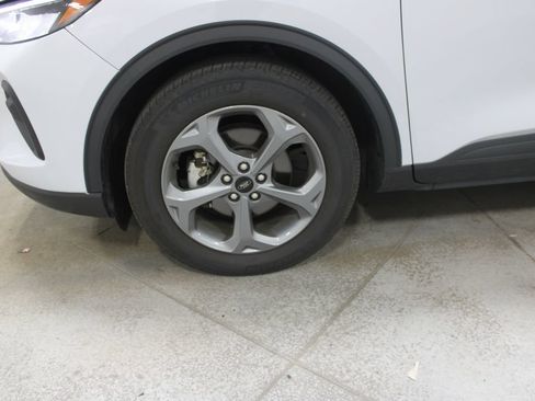Used 2025 Ford Escape ST-Line FWD image 14