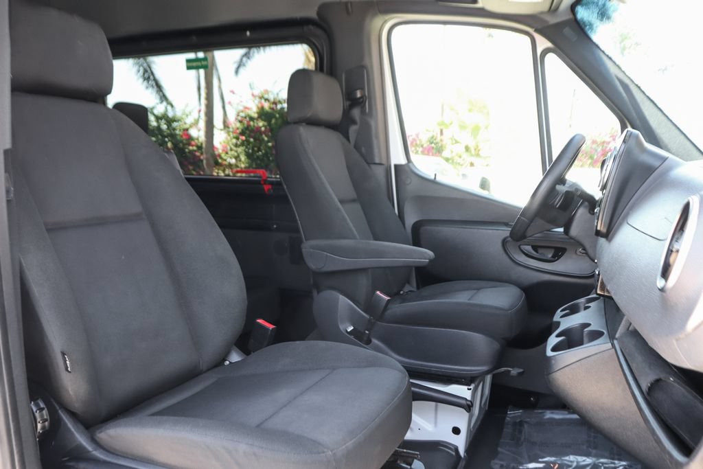 Used 2025 Mercedes-Benz Sprinter 2500 image 40