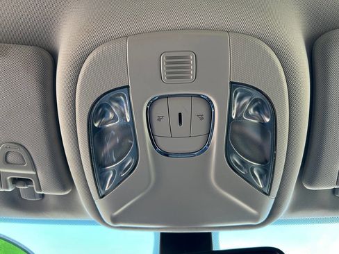 Used 2019 Jeep Compass Latitude image 18