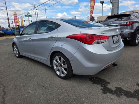 Used 2013 Hyundai Elantra Limited w/ Technology Pkg FWD image 2