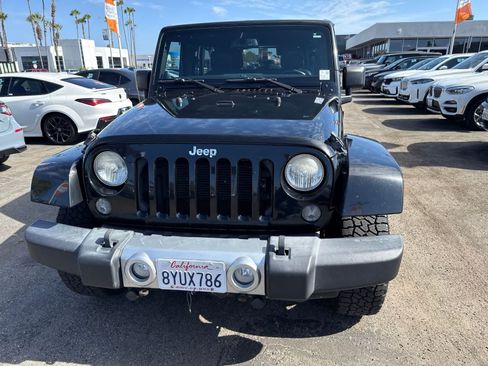 Used 2014 Jeep Wrangler Unlimited Sahara w/ Max Tow Package AWD/4WD image 4