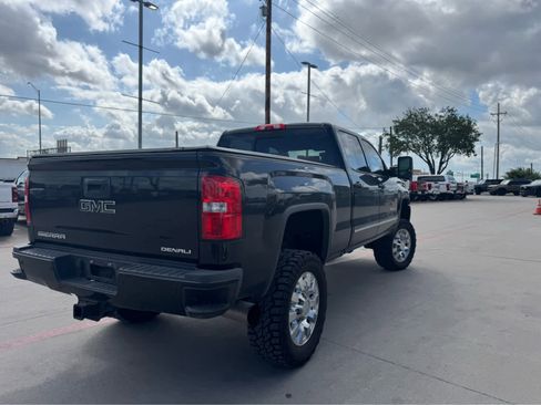 Used 2018 GMC Sierra 2500 Denali w/ Duramax Plus Package AWD/4WD image 4