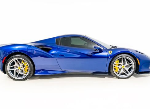 Used 2023 Ferrari F8 Tributo image 10