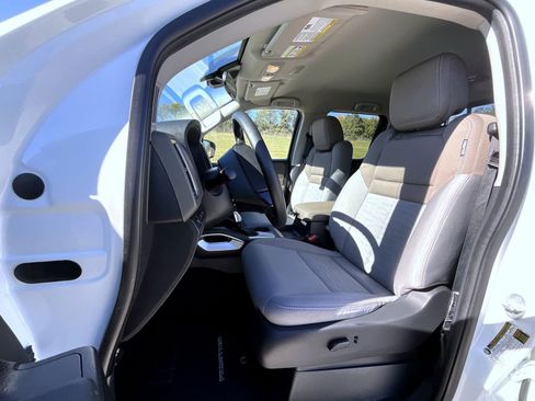 Used 2022 Nissan Frontier SV w/ Technology Package image 11