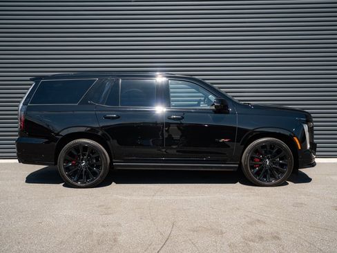 Used 2026 Cadillac Escalade V w/ LPO, ONYX Package AWD/4WD image 31