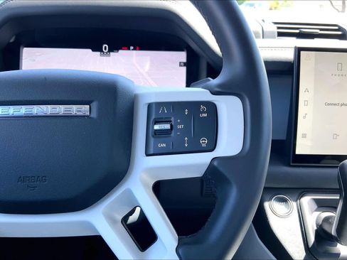 Certified 2025 Land Rover Defender 110 X-Dynamic SE AWD/4WD image 23