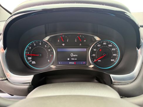 Used 2022 Chevrolet Traverse LT image 11