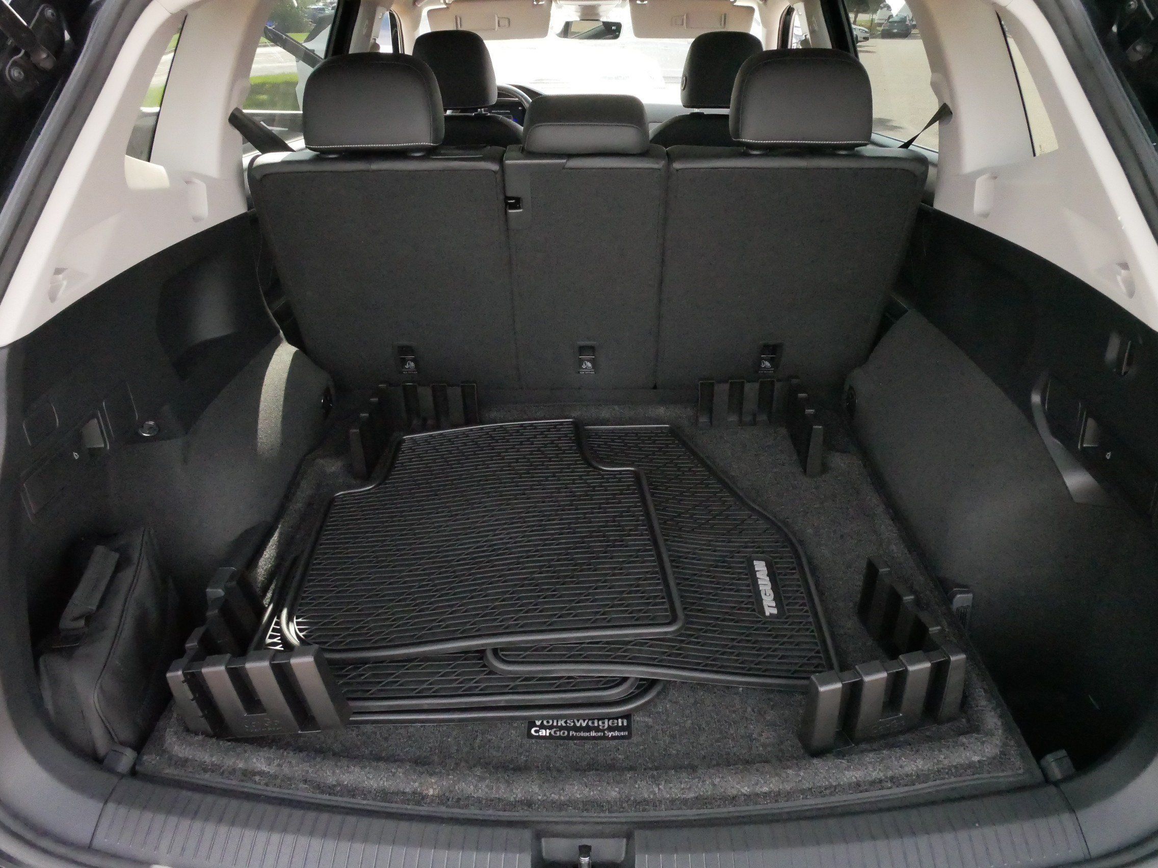 Used 2022 Volkswagen Tiguan SE w/ Panoramic Sunroof Package AWD/4WD image 18