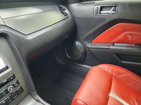 Used 2010 Ford Mustang GT image 13