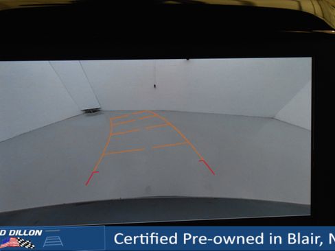 Used 2023 Chevrolet Traverse LT image 2