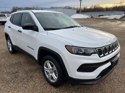 Used 2023 Jeep Compass Sport image 9