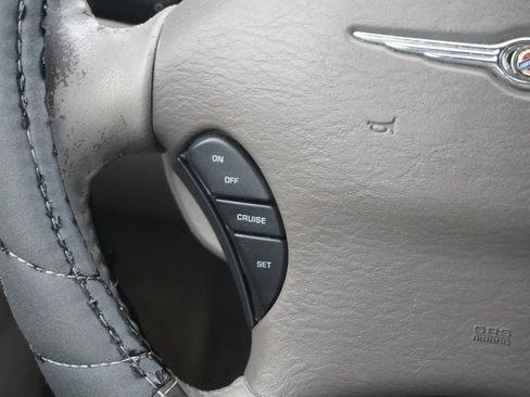 Used 2005 Chrysler Sebring Limited w/ Electronics Convenience Group image 12