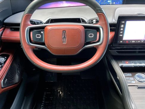 Used 2024 Lincoln Nautilus Black Label w/ Jet Appearance Package (87T) image 8