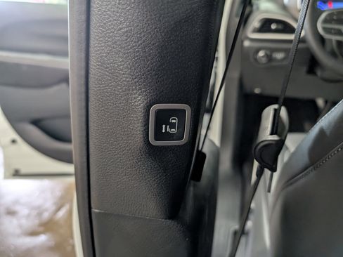 New 2026 Chrysler Pacifica Select image 17