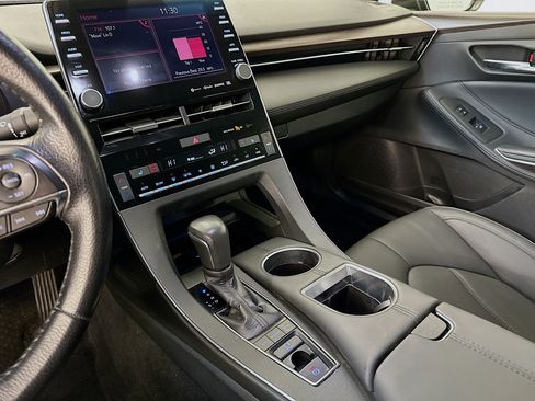 Used 2019 Toyota Avalon XLE image 26