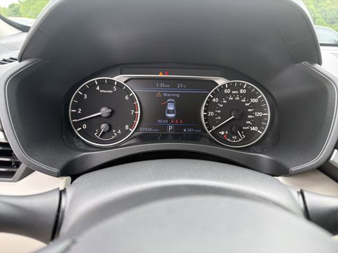 Used 2024 Nissan Altima 2.5 SV FWD image 9