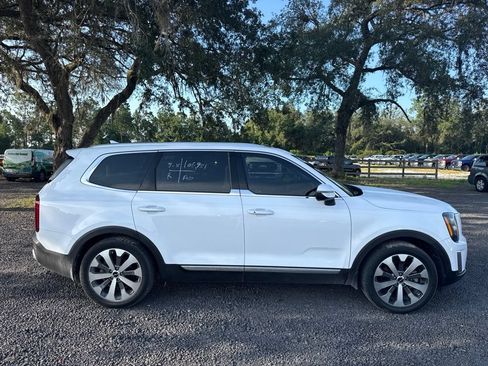 Used 2022 Kia Telluride EX w/ EX Premium Package FWD image 6