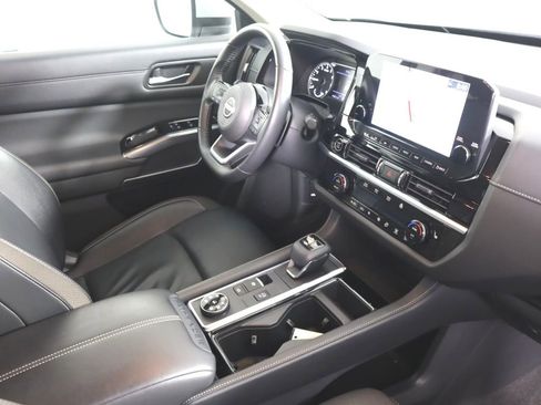 Used 2022 Nissan Pathfinder SL AWD/4WD image 29