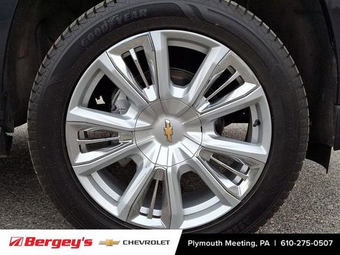 Certified 2024 Chevrolet Suburban High Country AWD/4WD image 10